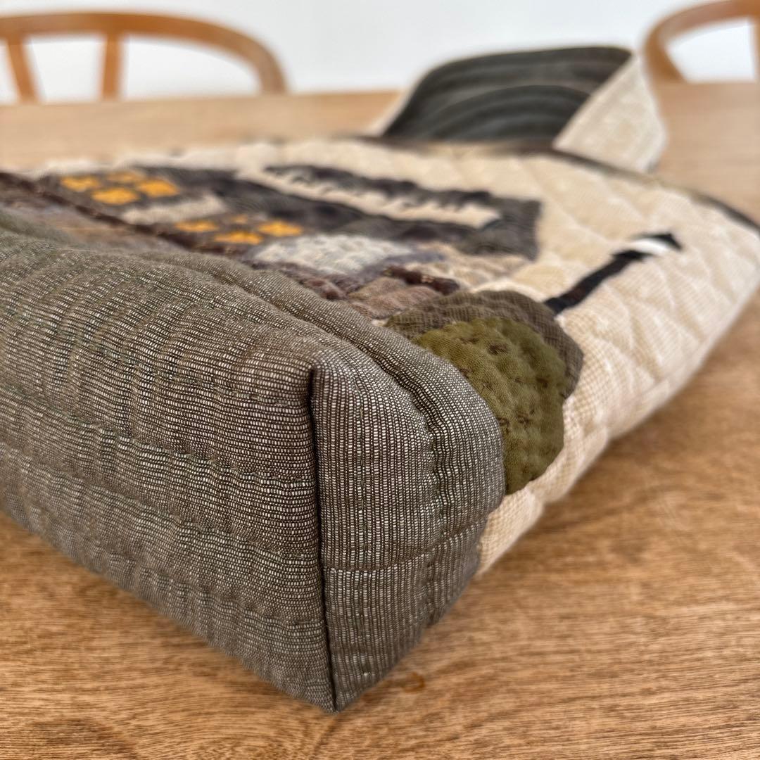 パッチワークキルト　雑貨屋さんアップリケのトートバック　ハンドメイド