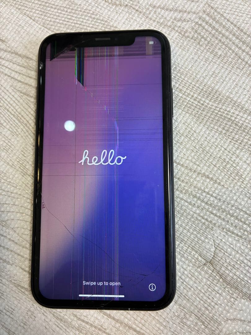 お*り様 iPhone XR 本体 画面ひび割れあり64GB