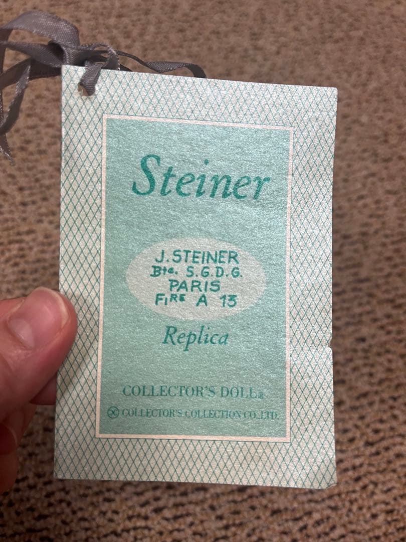 Steiner A13 豪華なリボン付きドール