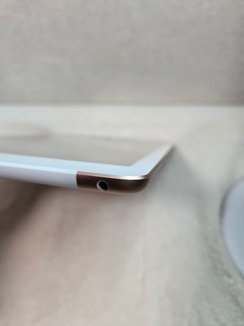 iPad (第6世代) 128GB ゴールド docomo SIMロック解除済