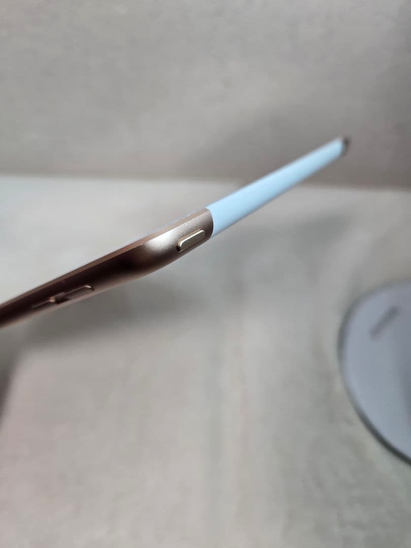 iPad (第6世代) 128GB ゴールド docomo SIMロック解除済