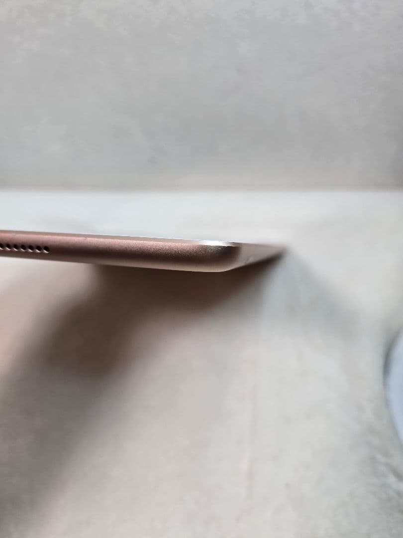 iPad (第6世代) 128GB ゴールド docomo SIMロック解除済