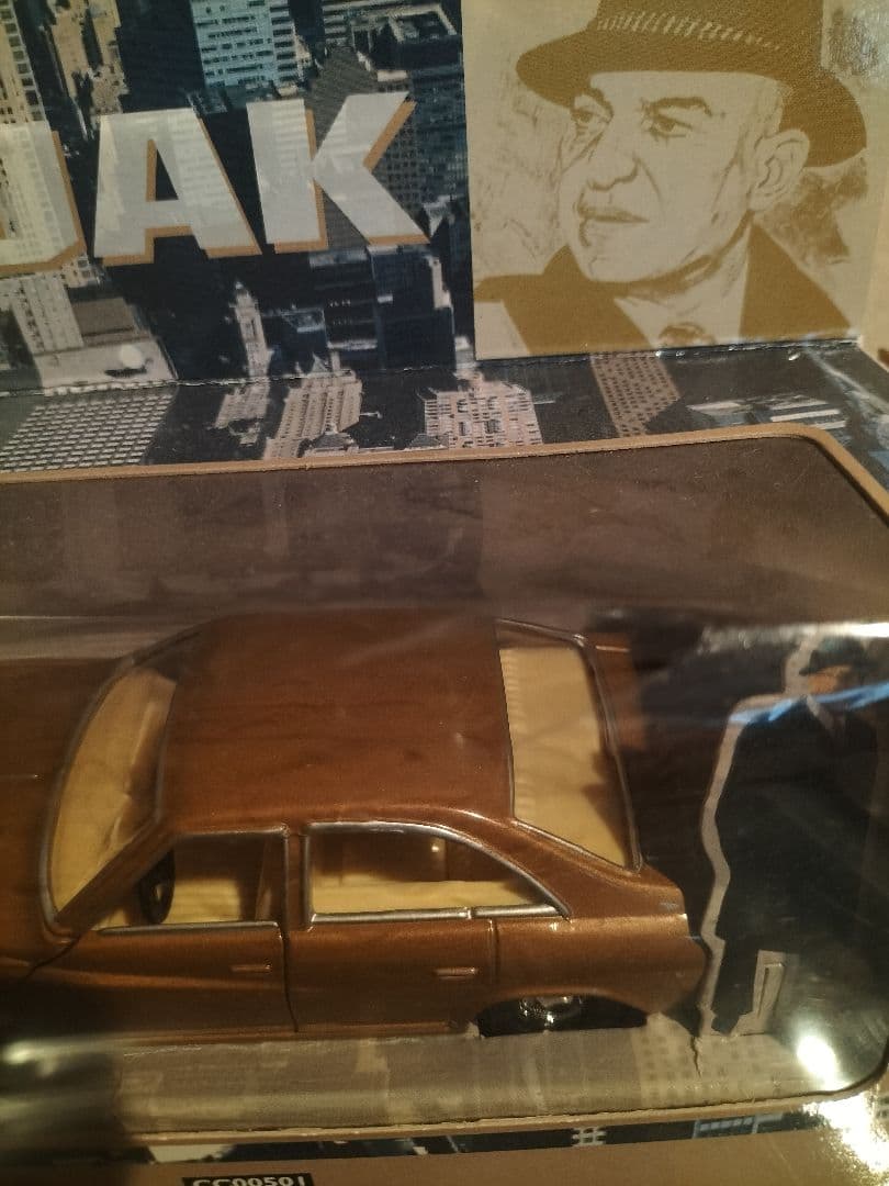 CORG Kojak Car ゴールド 1/43 スケール