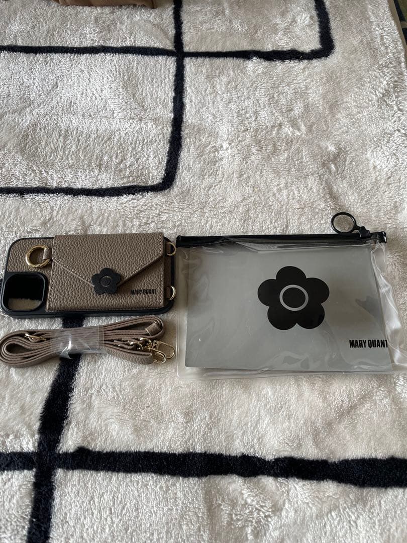 MARY QUANT ポケットスリングケース iphone15/14/13