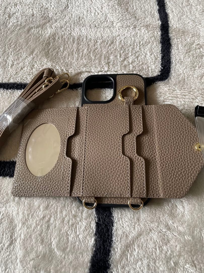 MARY QUANT ポケットスリングケース iphone15/14/13