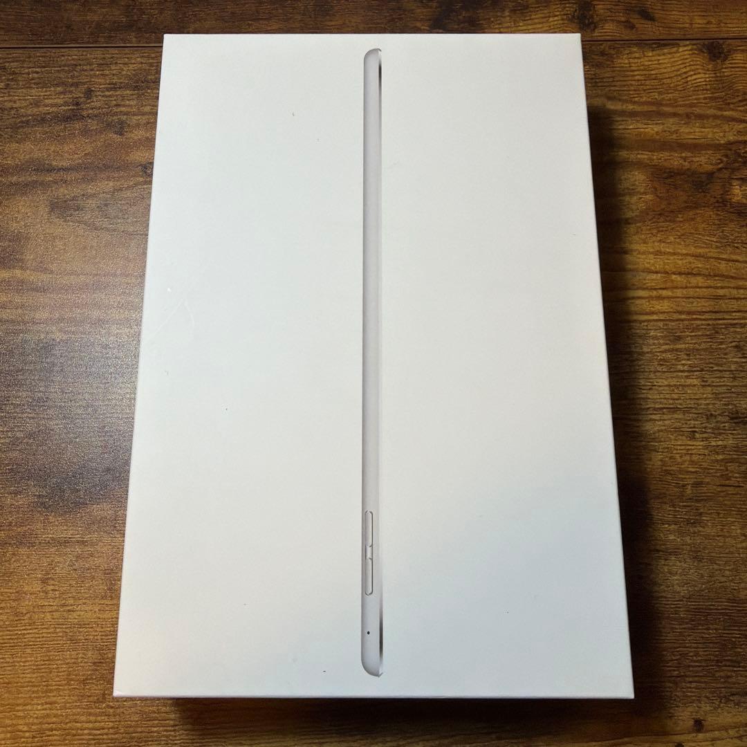 イッサ　iPad mini 4 128GB シルバー