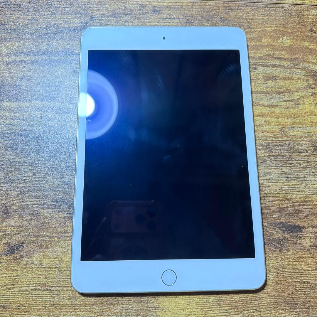 イッサ　iPad mini 4 128GB シルバー