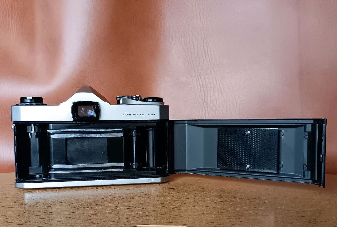 フィルムカメラ【整備、完動品】ペンタックスSP 55mm f1.8レンズ付き