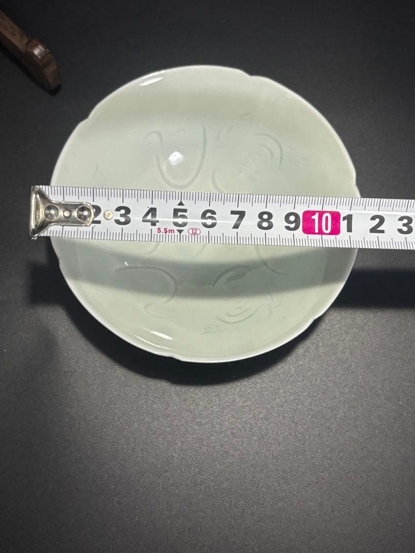 中国　宋元時代 淡い青色の陶器製丸型皿