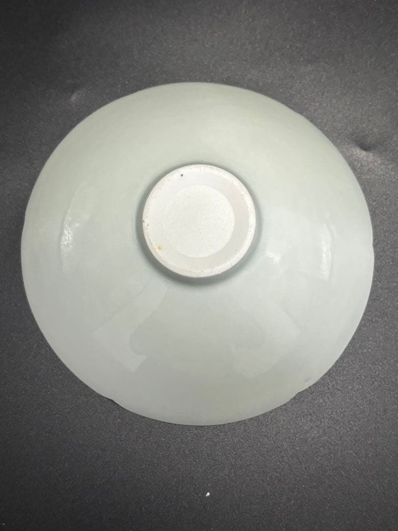 中国　宋元時代 淡い青色の陶器製丸型皿