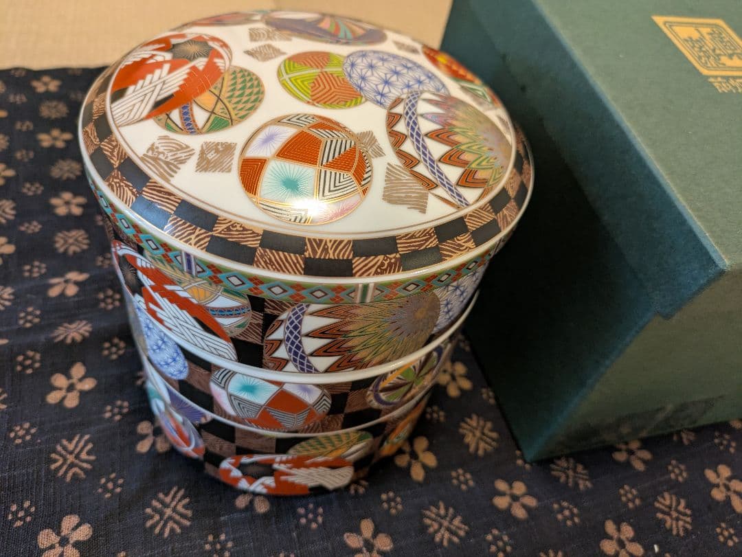 【美品】美濃焼 前畑陶器 庫山窯 色絵手まり 三段重 蓋付き