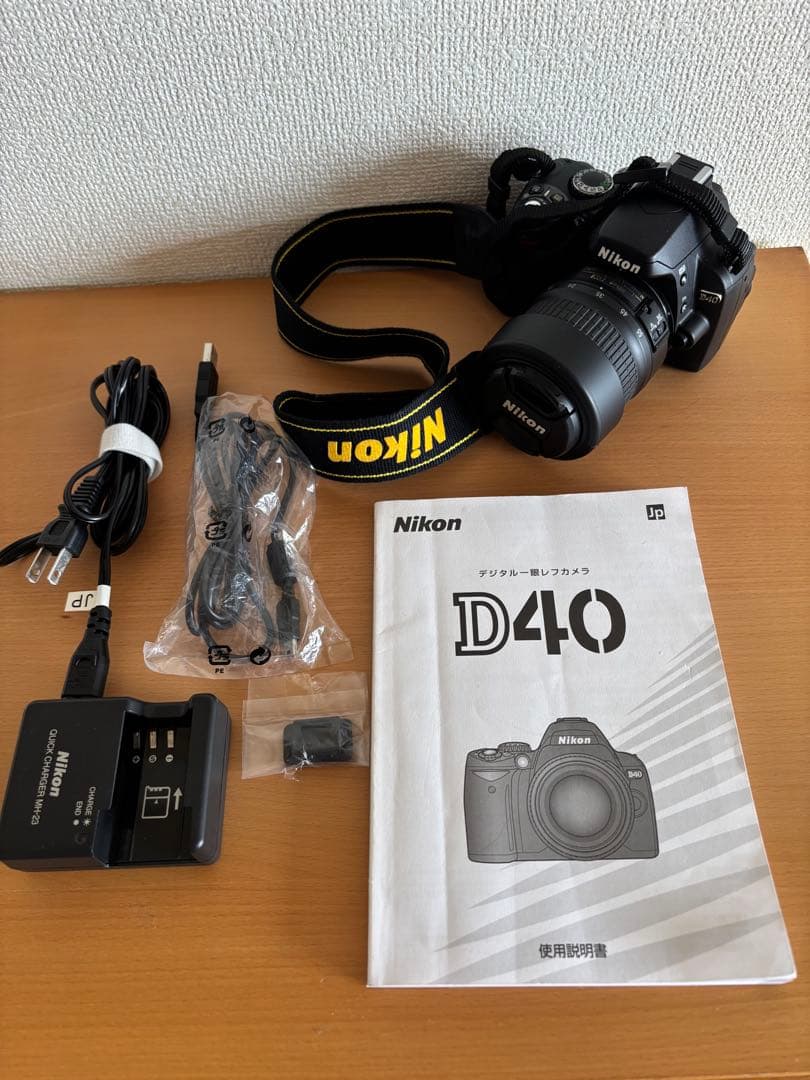 Nikon デジタル一眼レフカメラ D40ズームレンズ　カメラバック付　値下げ