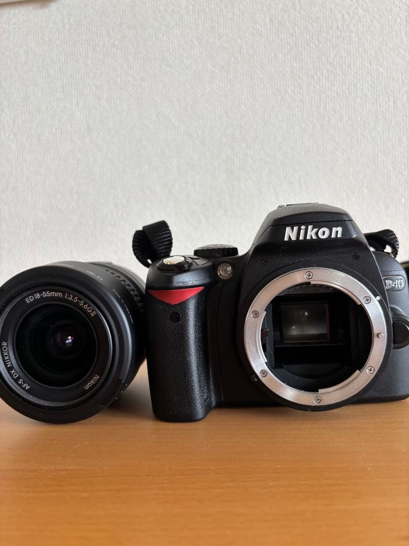 Nikon デジタル一眼レフカメラ D40ズームレンズ　カメラバック付　値下げ