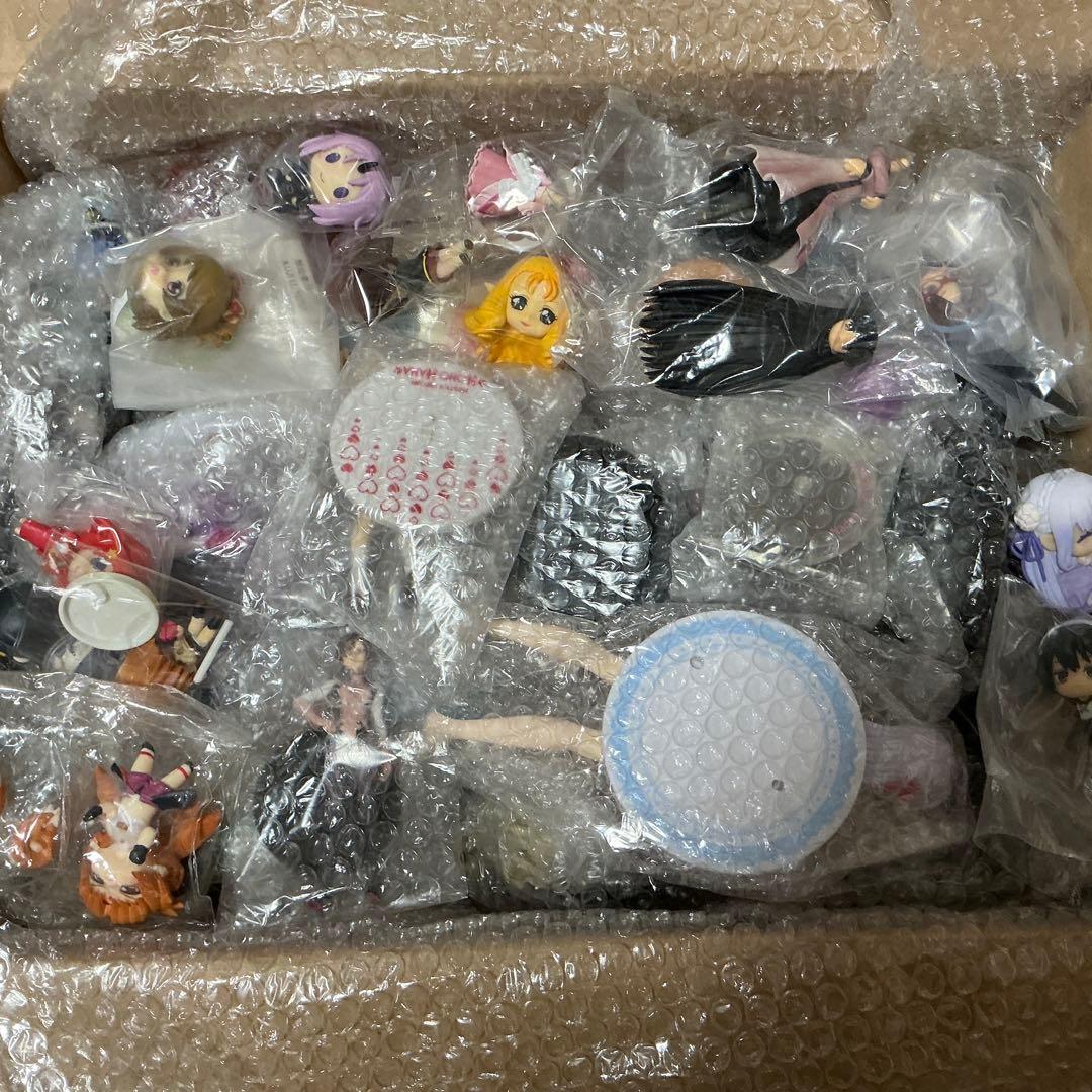 アニメ、コミック美少女系フィギュア　箱いっぱい詰め合わせ40点以上　　お買い得