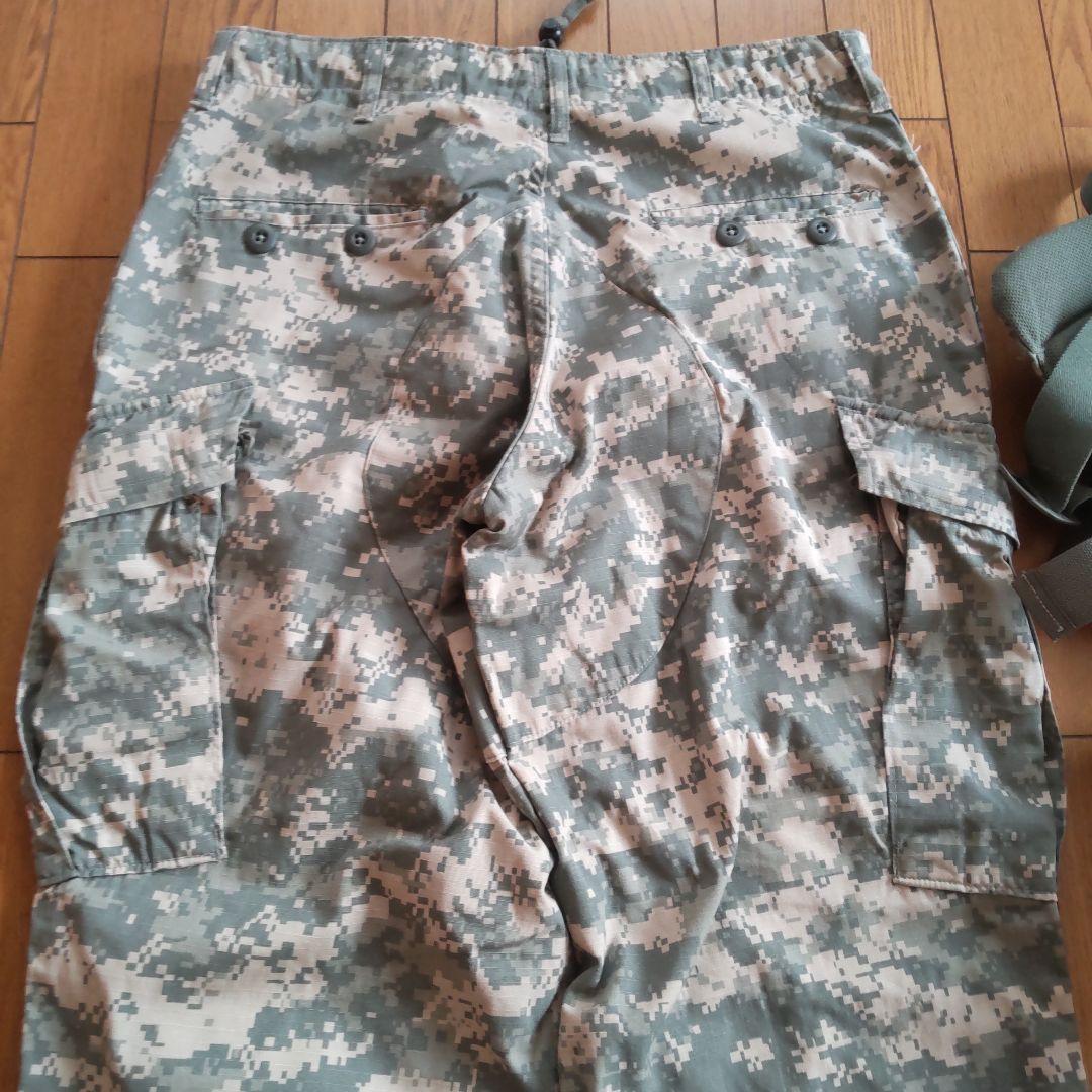 米軍実物放出品/カ-ゴパンツ、エルボー&ニ-パット