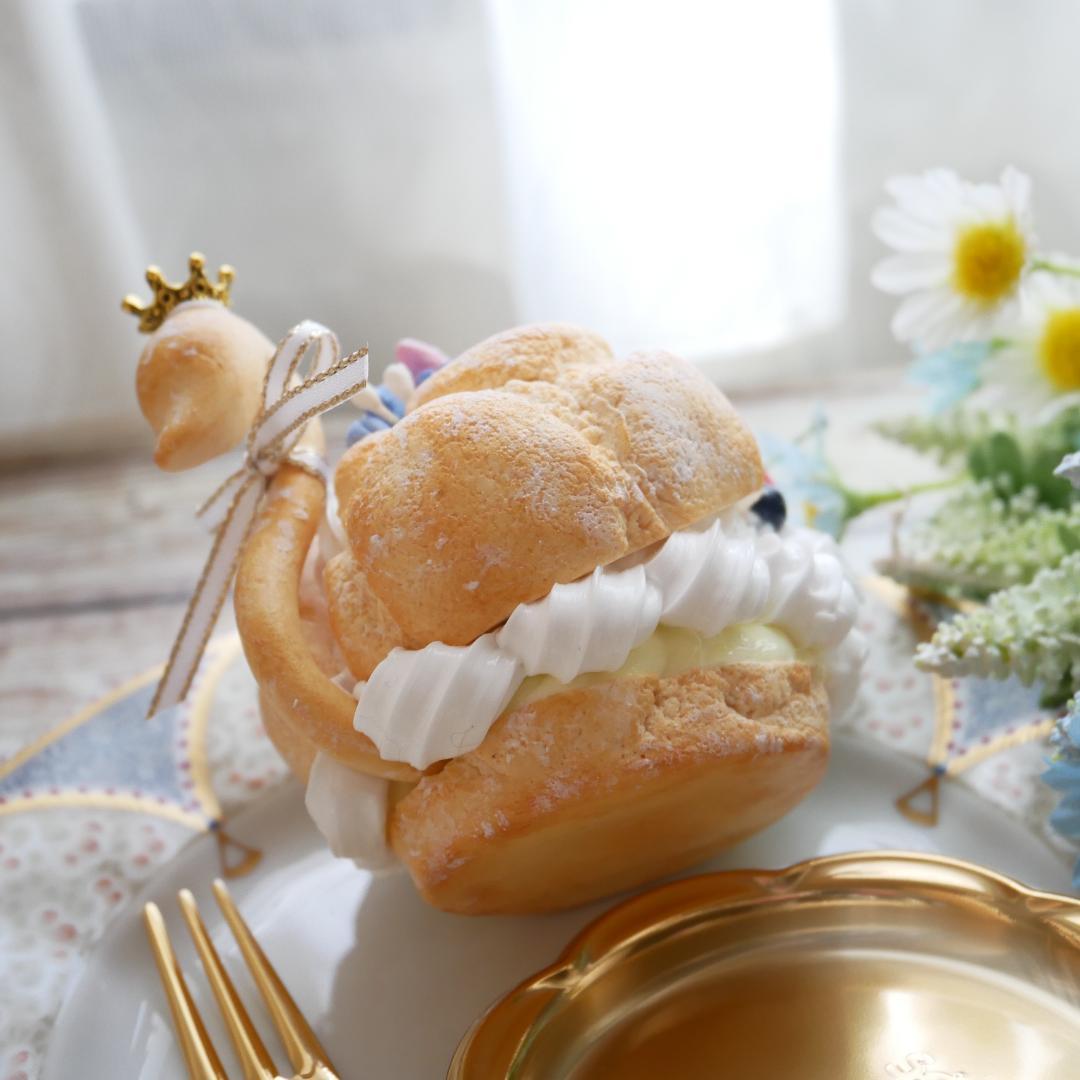 【RAMஐ*゜様】フェイクスイーツ◆花飾り♡可憐ツインスワンシュー◆リアルサイズ