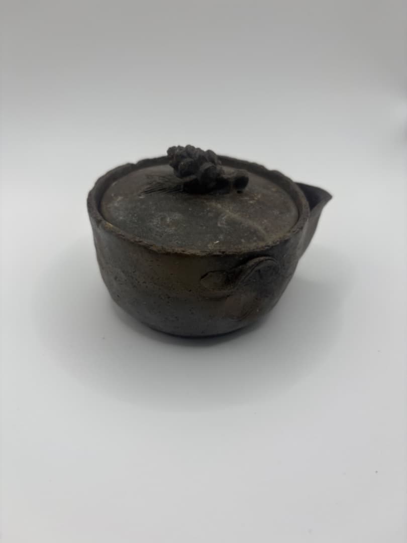 初代大饗仁堂作　松笠摘宝瓶