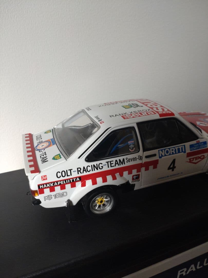 サンスター1:18　フォードエスコートRS