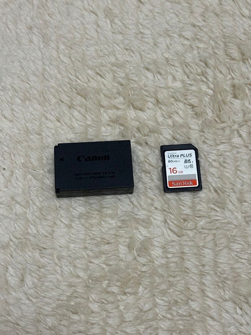 【値下げ】ミラーレスカメラ　Canon kissM