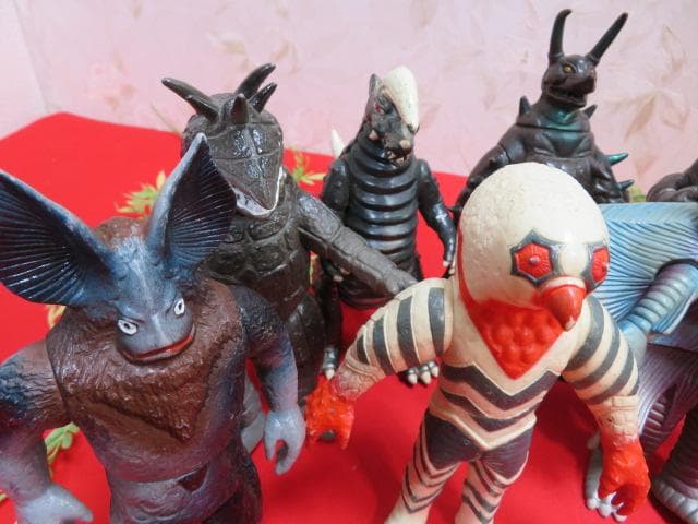 サ*ン様 【ee1669/8】大量!!　ウルトラマン怪獣　ソフビ13体セット