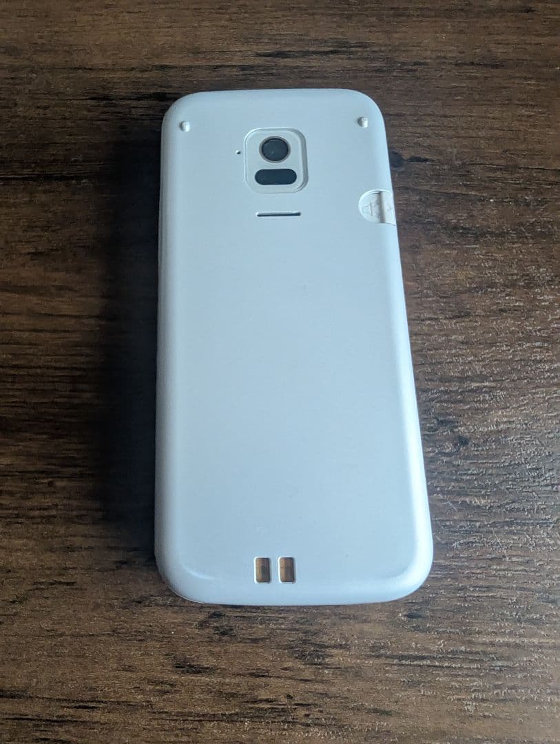 らくらくホン F-01M ホワイト