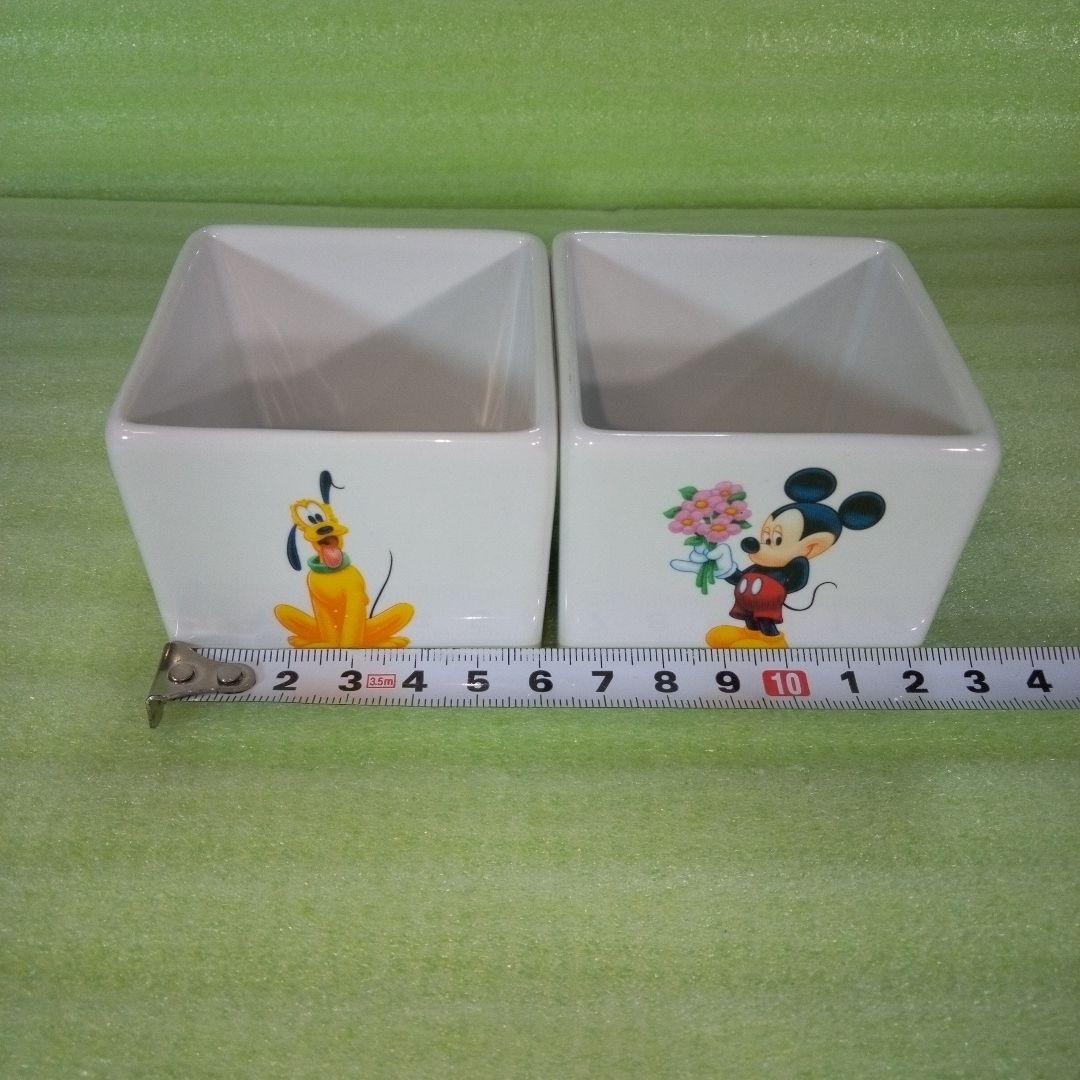 ミッキーマウス　ミニーマウス　ドナルドダック　プルート　小物入れ　陶器製？　2個