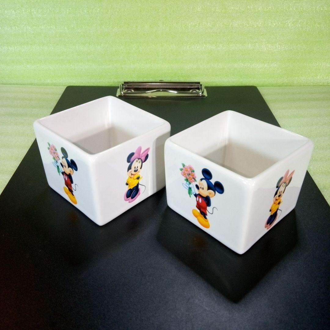 ミッキーマウス　ミニーマウス　ドナルドダック　プルート　小物入れ　陶器製？　2個