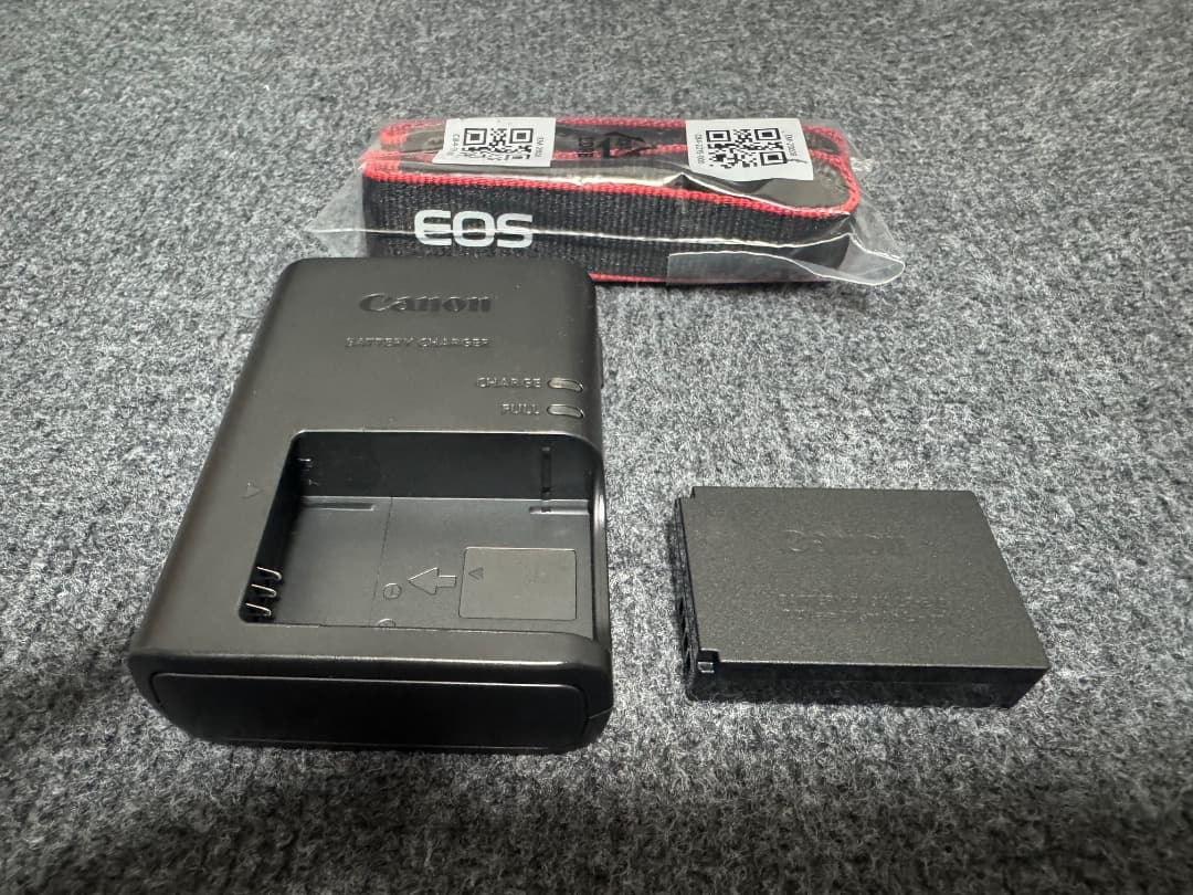 Canon EOS M200 標準ズームキット ブラック