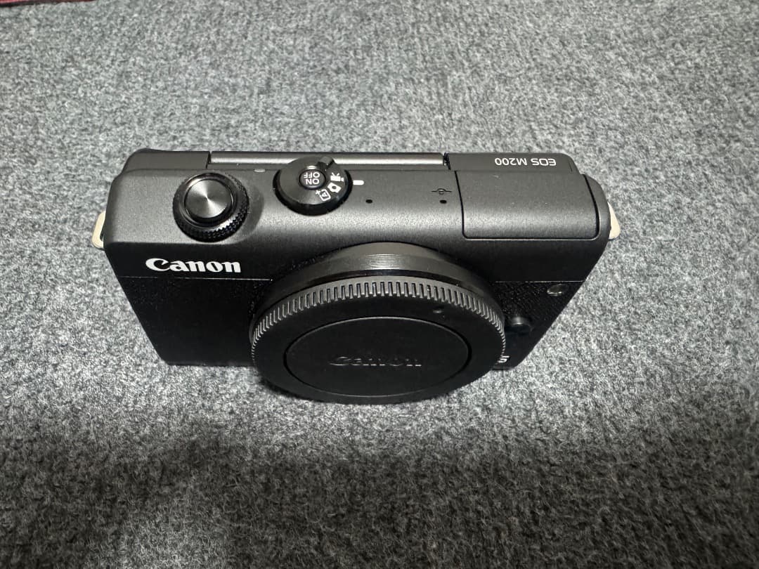 Canon EOS M200 標準ズームキット ブラック
