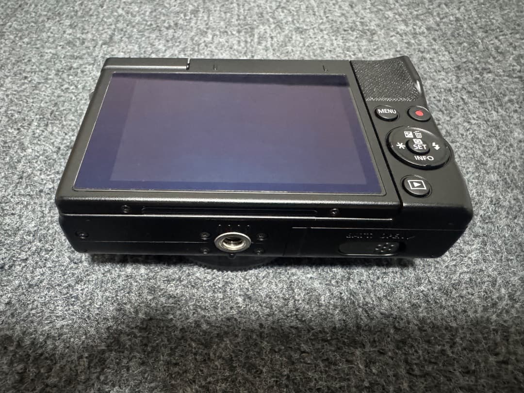 Canon EOS M200 標準ズームキット ブラック