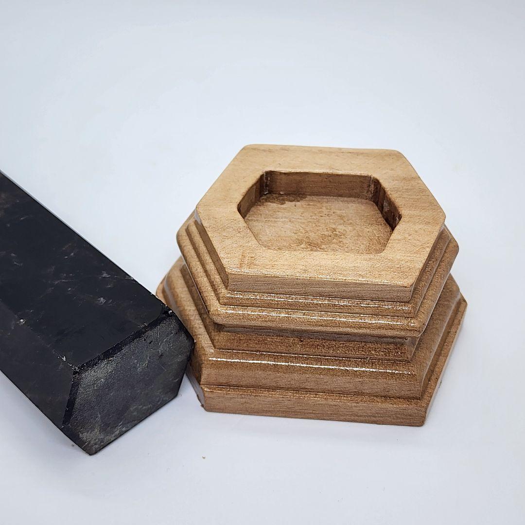 ②【高波動】モリンオ天然石タワー 約28.5cm！台座付き／浄化・空間調整に◎