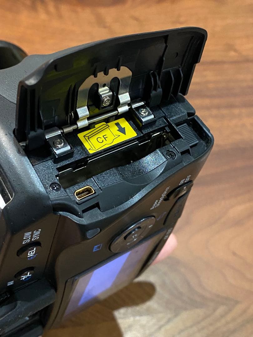 Sony α100 CCDデジタル一眼 75-300望遠　24-50二本レンズ付