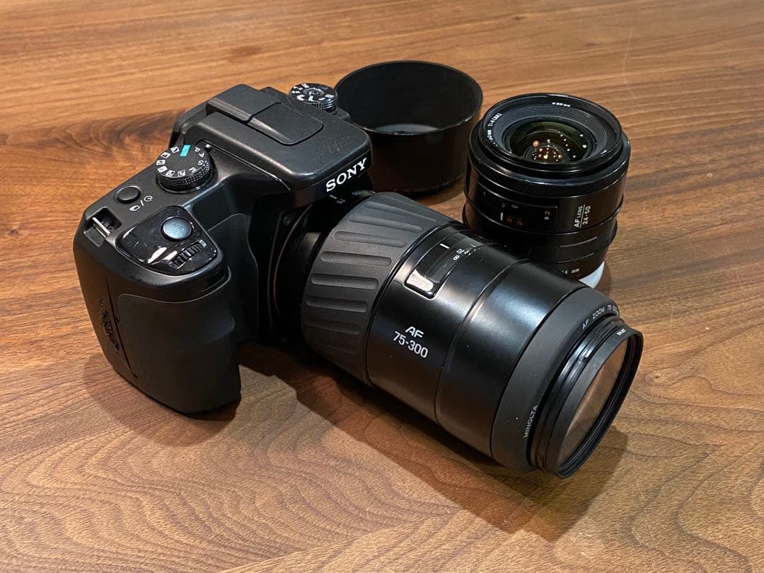Sony α100 CCDデジタル一眼 75-300望遠　24-50二本レンズ付