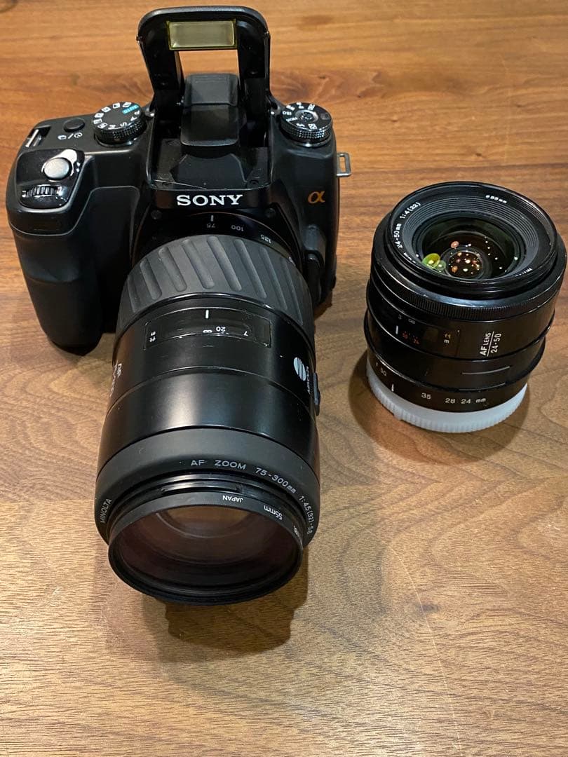 Sony α100 CCDデジタル一眼 75-300望遠　24-50二本レンズ付