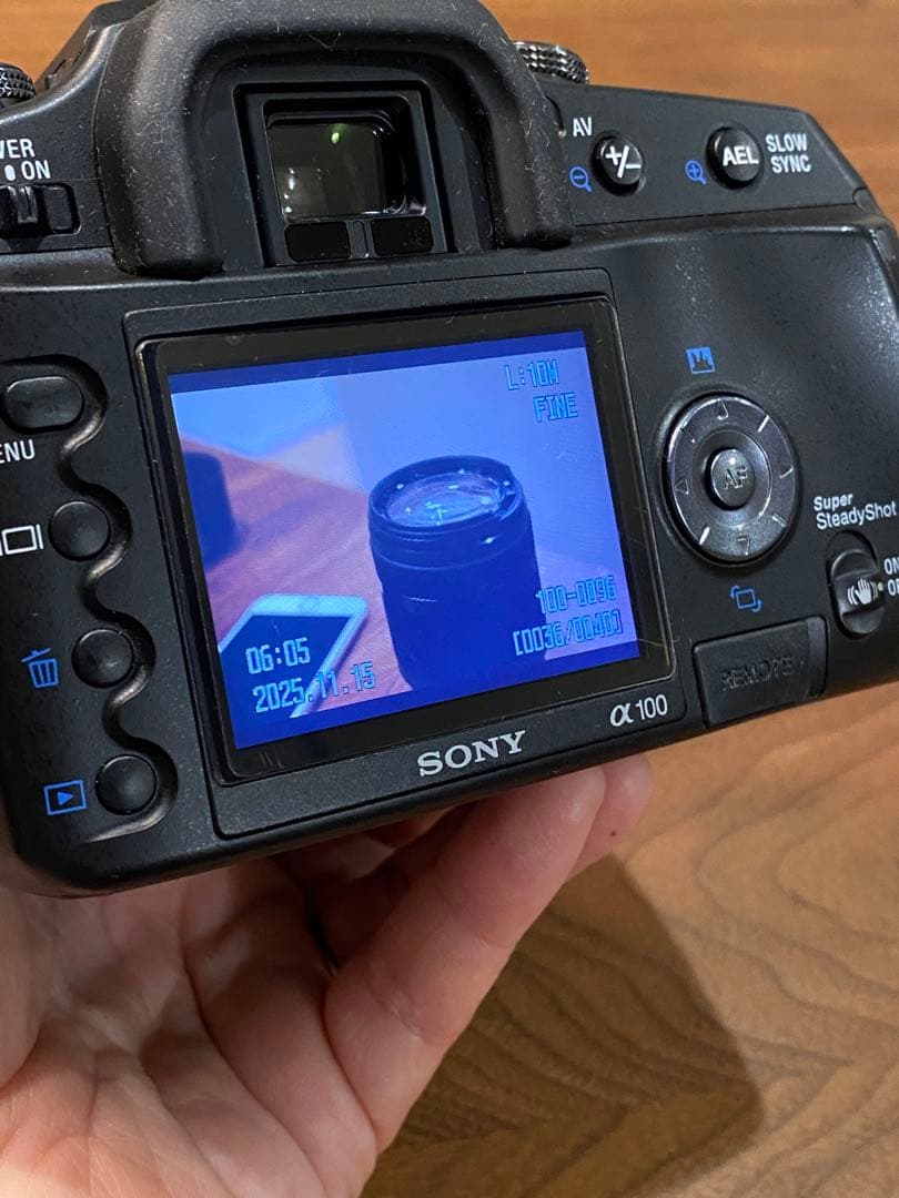 Sony α100 CCDデジタル一眼 75-300望遠　24-50二本レンズ付