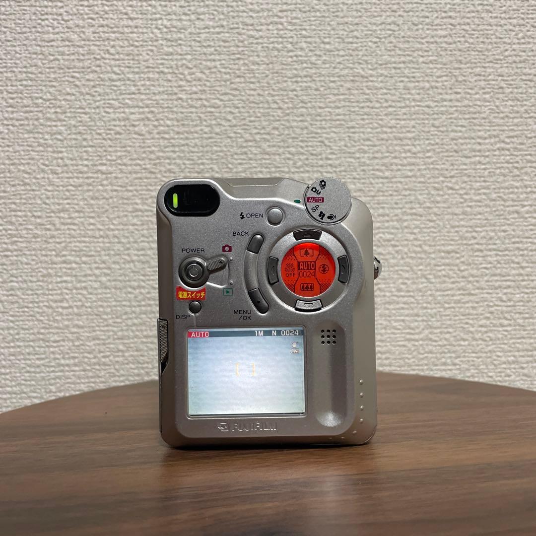 【オールドコンデジ】 FUJIFILM FinePix 6800Z