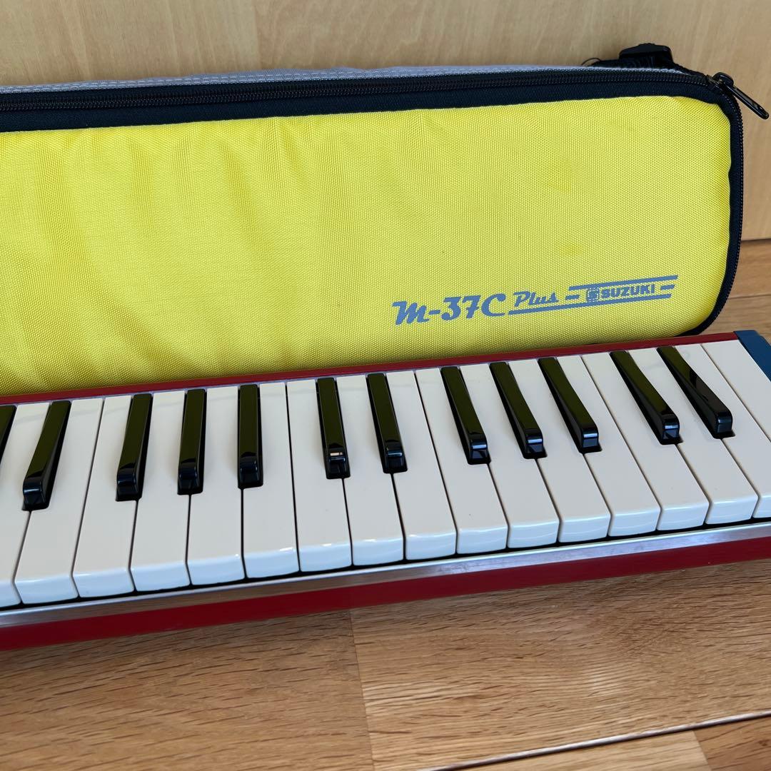 スズキ　M37C Plus 鍵盤ハーモニカ 37鍵 袋付き