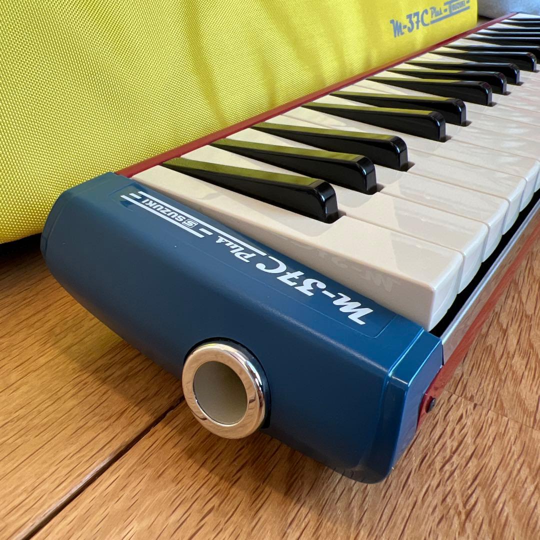 スズキ　M37C Plus 鍵盤ハーモニカ 37鍵 袋付き