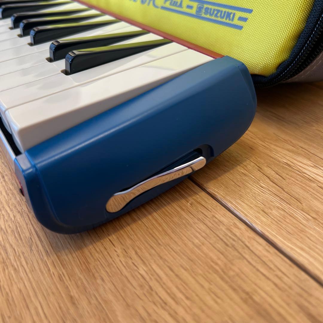 スズキ　M37C Plus 鍵盤ハーモニカ 37鍵 袋付き