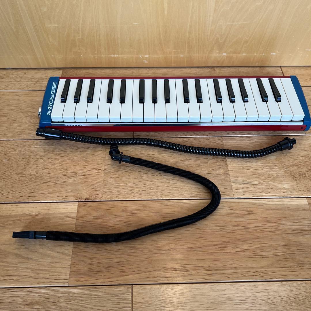 スズキ　M37C Plus 鍵盤ハーモニカ 37鍵 袋付き