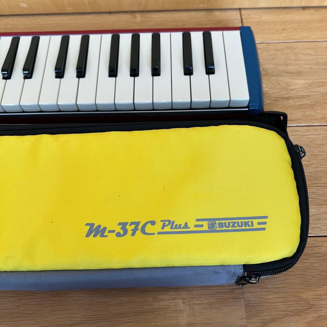 スズキ　M37C Plus 鍵盤ハーモニカ 37鍵 袋付き