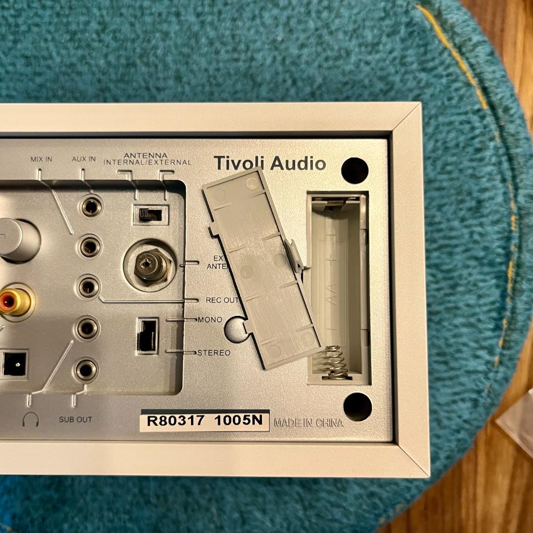 Tivoli Audio MODEL THREE 時計付きラジオ