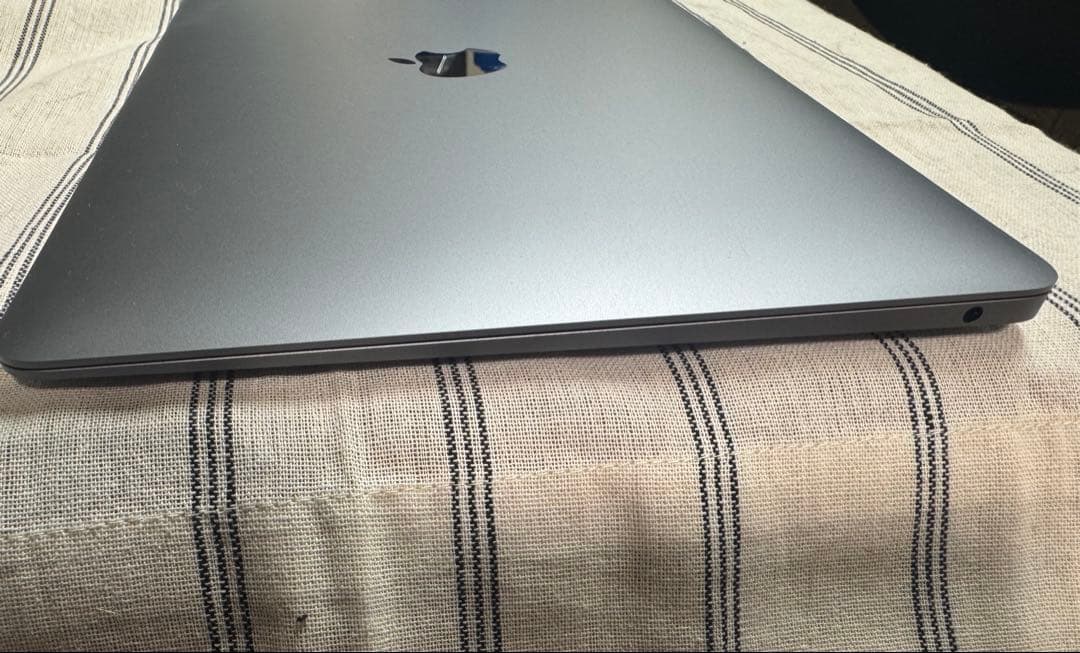 MacBook Air M1 8GB/256GB 2020 スペースグレー中古品