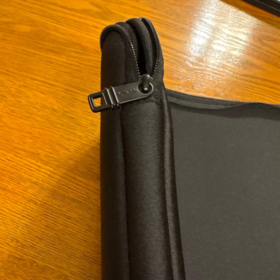 TUMI ブラック　PCクッションケース