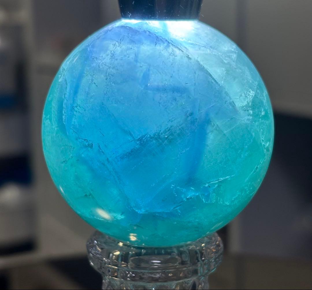 高品質　ブルーフローライト　スフィア　天然石　6.1cm