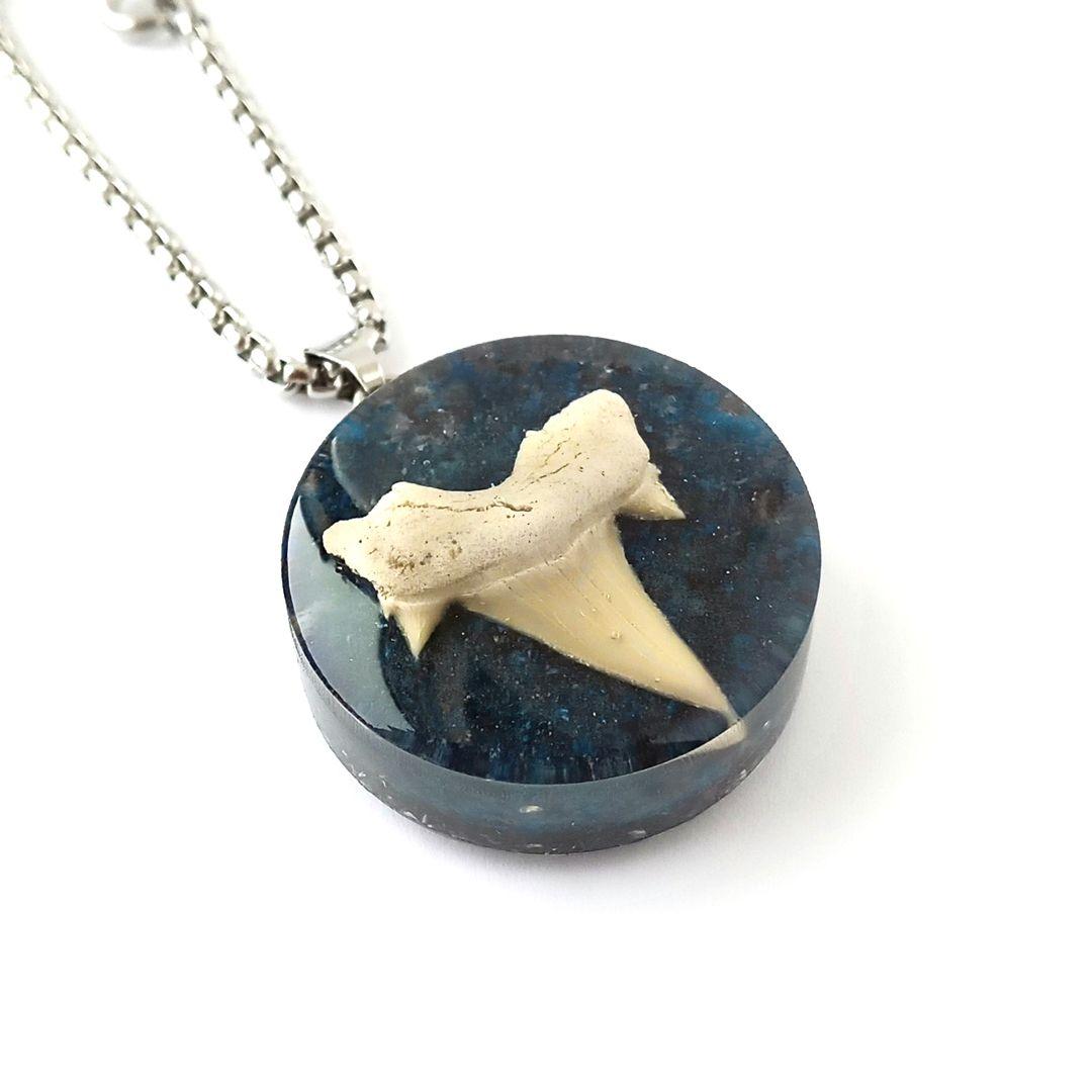 オルゴナイト｜魔除け・幸運・精神強化・目標達成など｜サメの歯の化石×ラピスラズリ