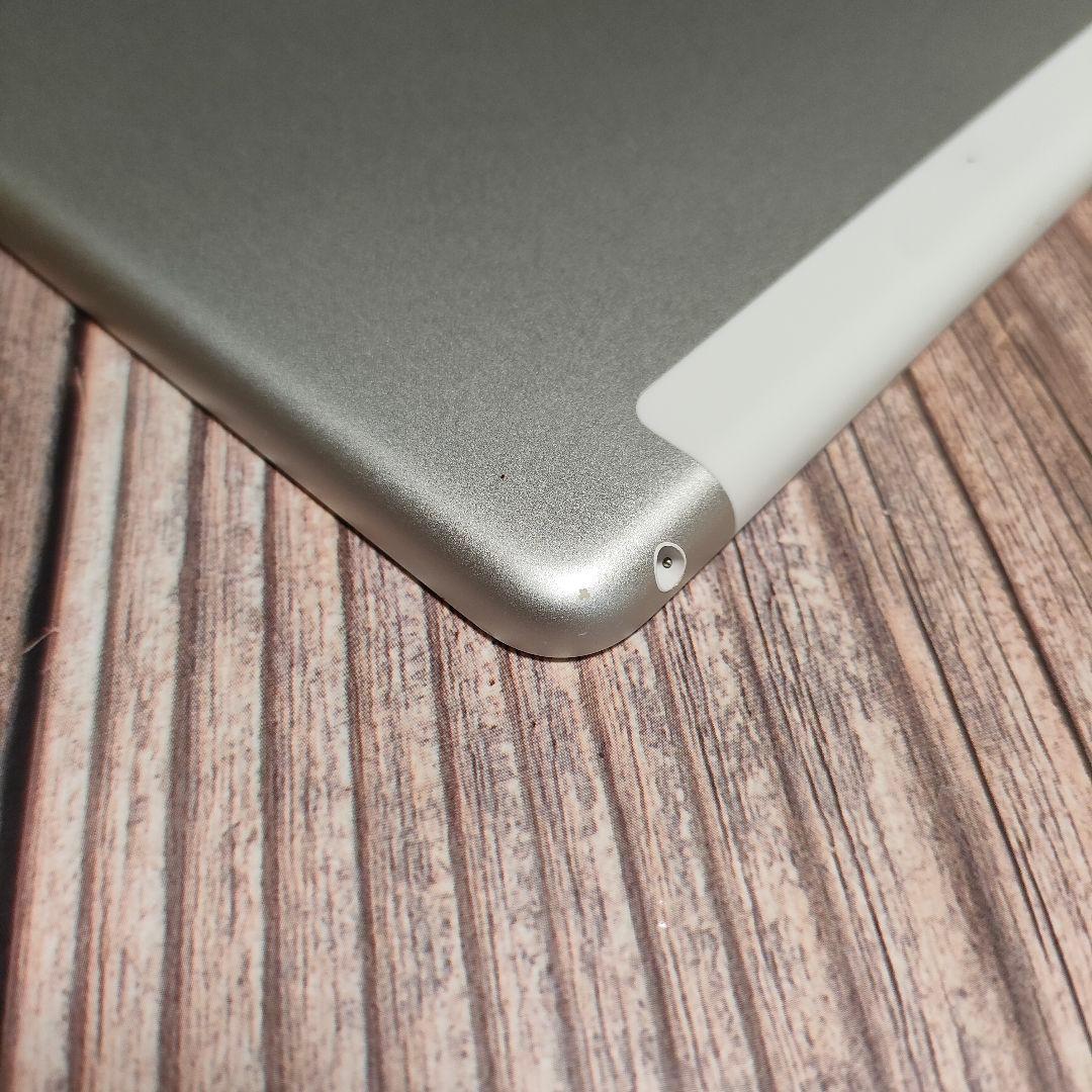 iPad 第6世代 32GB シルバー SIMフリー 超美品 バッテリー96%