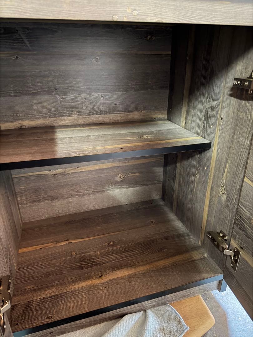 3枚扉キッチンボード　食器棚　土井インテリア工業