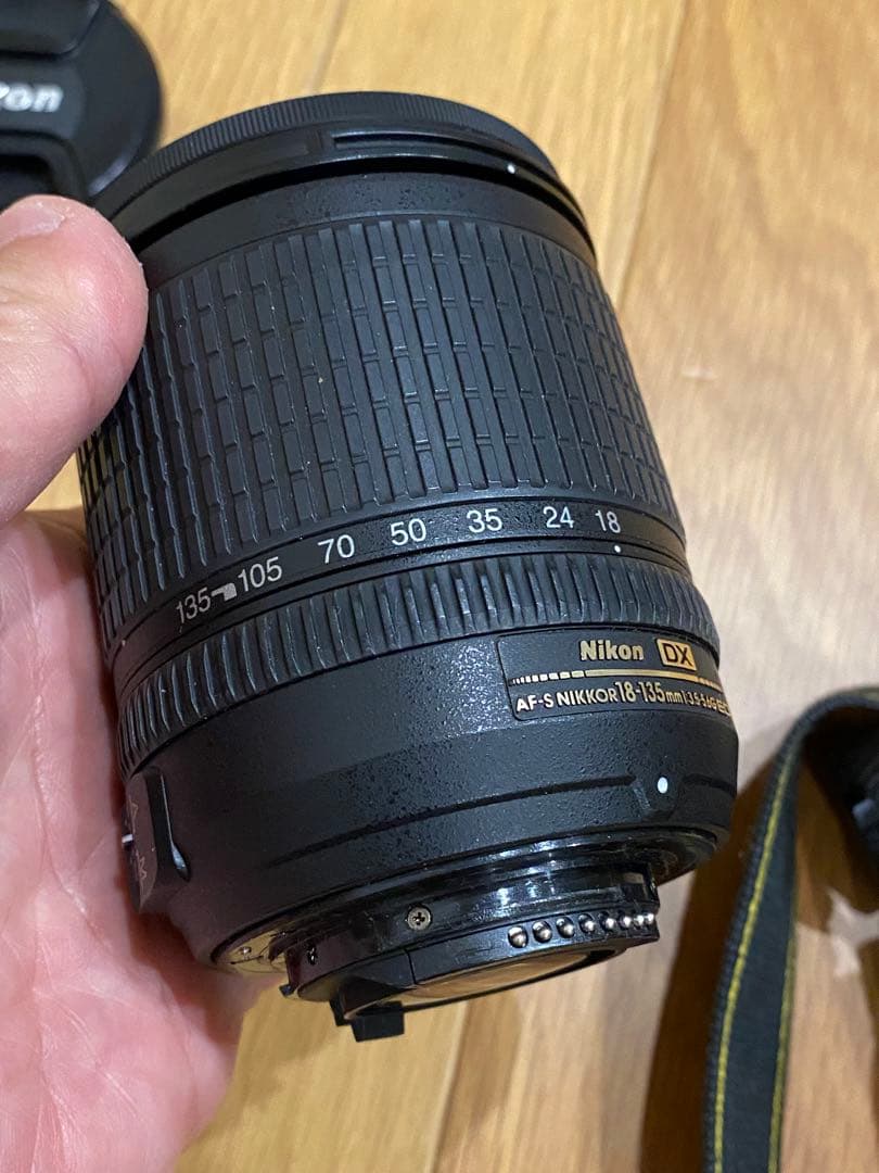 Nikon D3100 デジタル一眼　AF-S 18-135 動作品