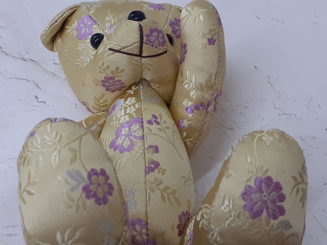 『幸せを呼ぶ高級シルク素材のクマのぬいぐるみ』